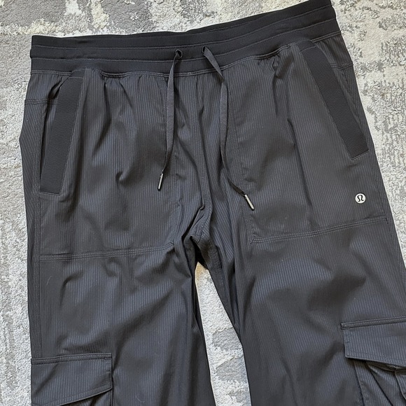 Lululemon Womens Large Dance Studio Relaxed-Fit Mid-Rise Cargo Pant Black W5GILS - Picture 2 of 9